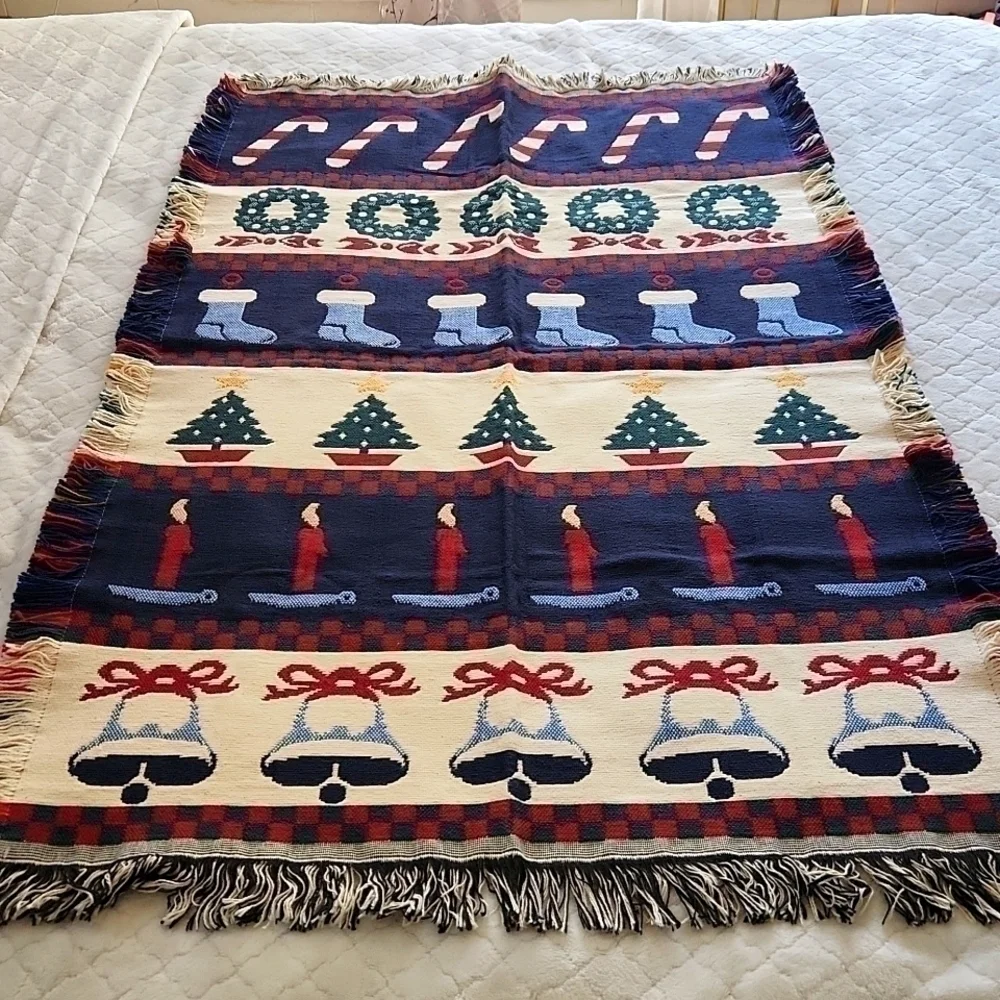 New Carpet Throw Christmas With fringe Hem Holidays Decor Vintage - Picture 1 of 11